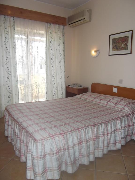 Bed and Breakfast Residencial Nosso Paraiso Quarteira Pokój zdjęcie