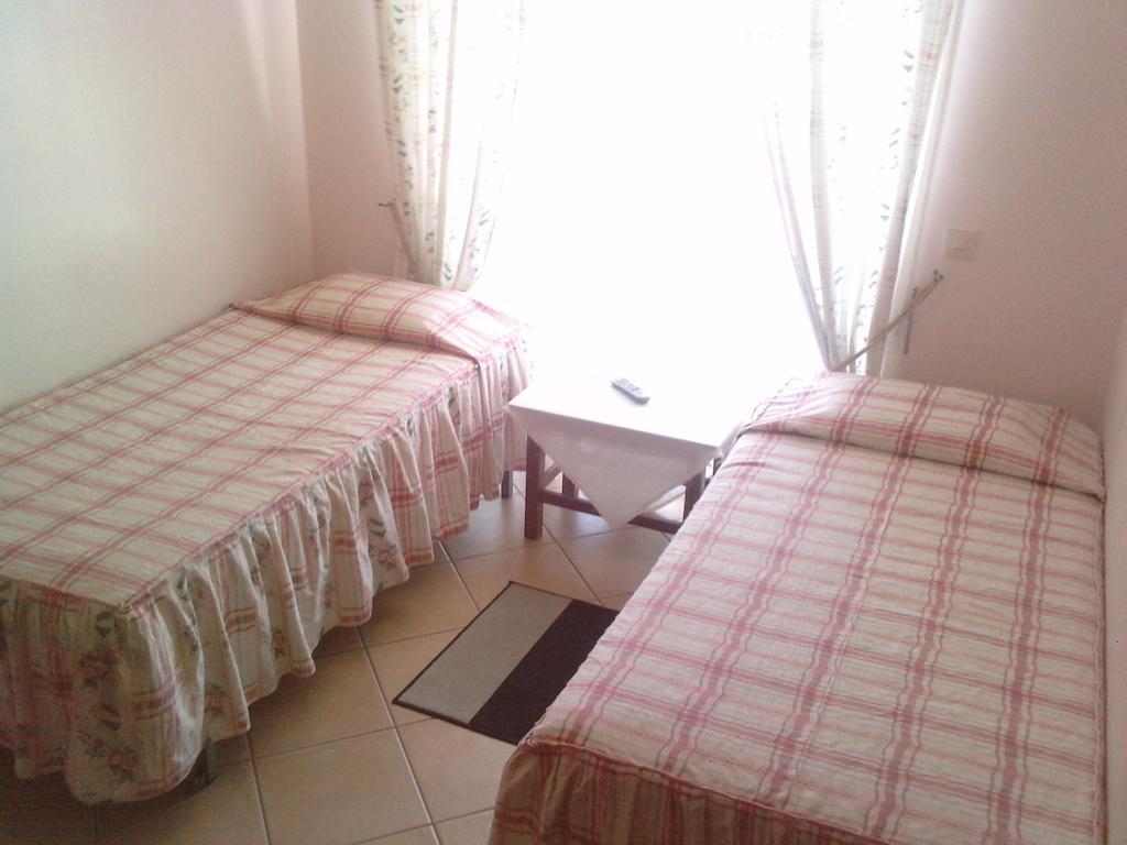 Bed and Breakfast Residencial Nosso Paraiso Quarteira Pokój zdjęcie