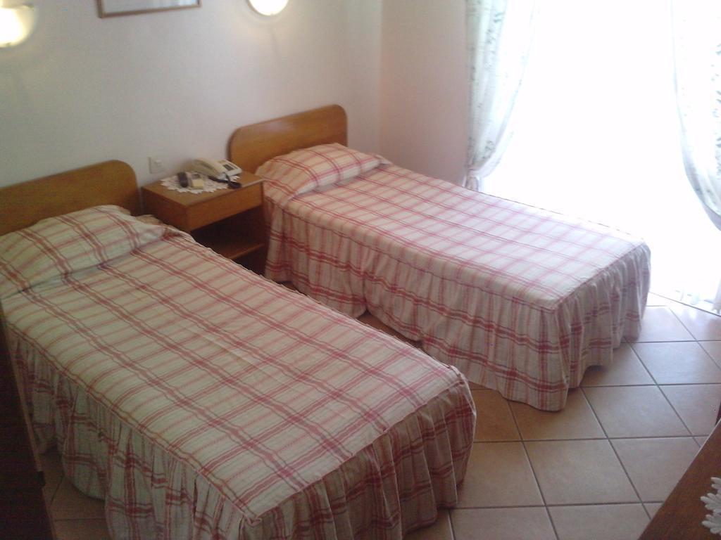 Bed and Breakfast Residencial Nosso Paraiso Quarteira Pokój zdjęcie