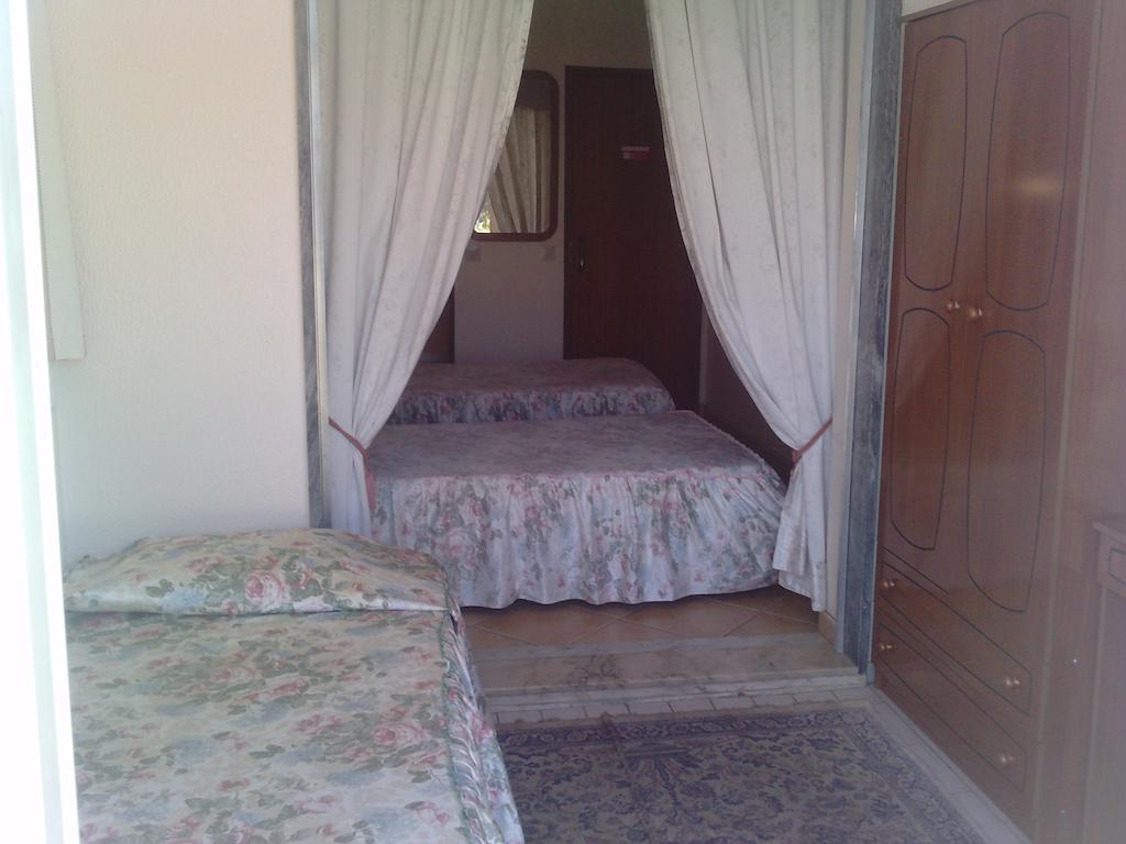 Bed and Breakfast Residencial Nosso Paraiso Quarteira Pokój zdjęcie
